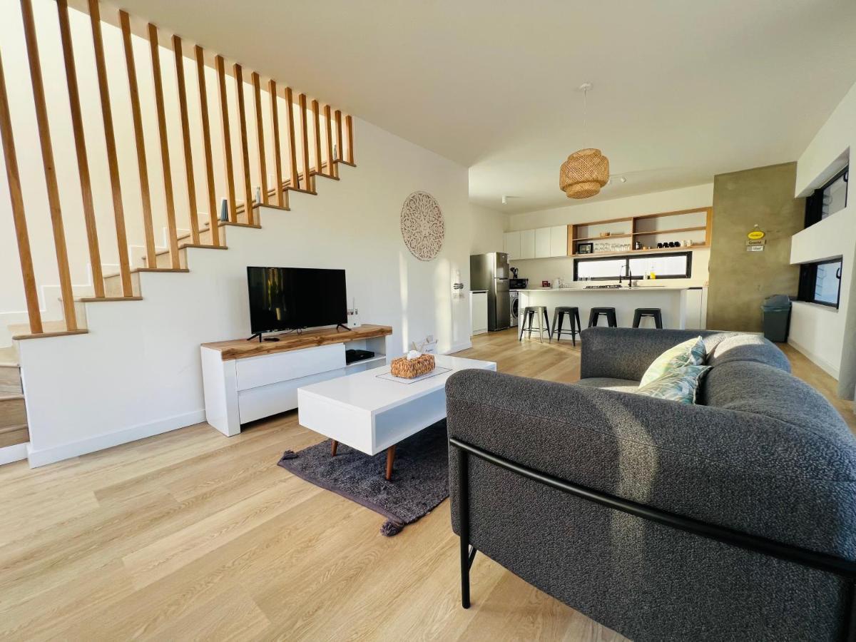 Into The Sea - Modern Home Close To The Beach البيون المظهر الخارجي الصورة